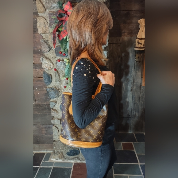 Gorgeous 😍 Authentic Louis Vuitton Bucket Bag - Picture 14 of 14